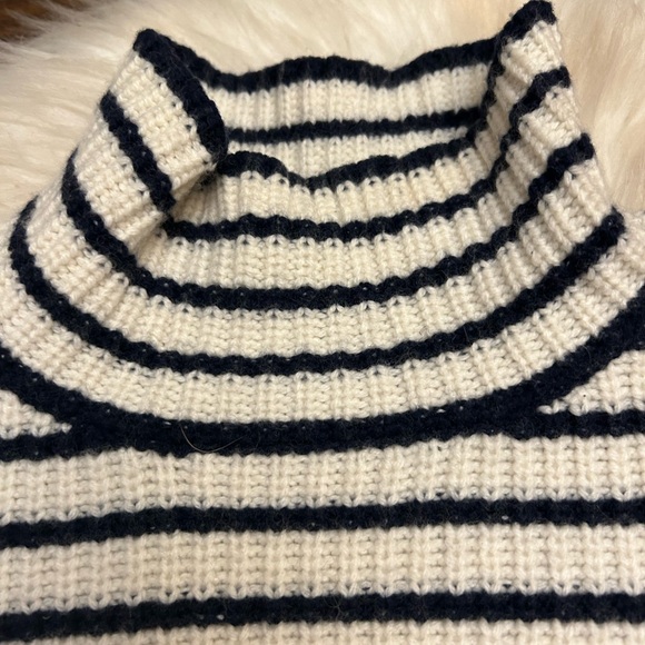 KULE ‘The Banks’ Striped Turtleneck Sweater In Cream And Navy - Picture 9 of 16